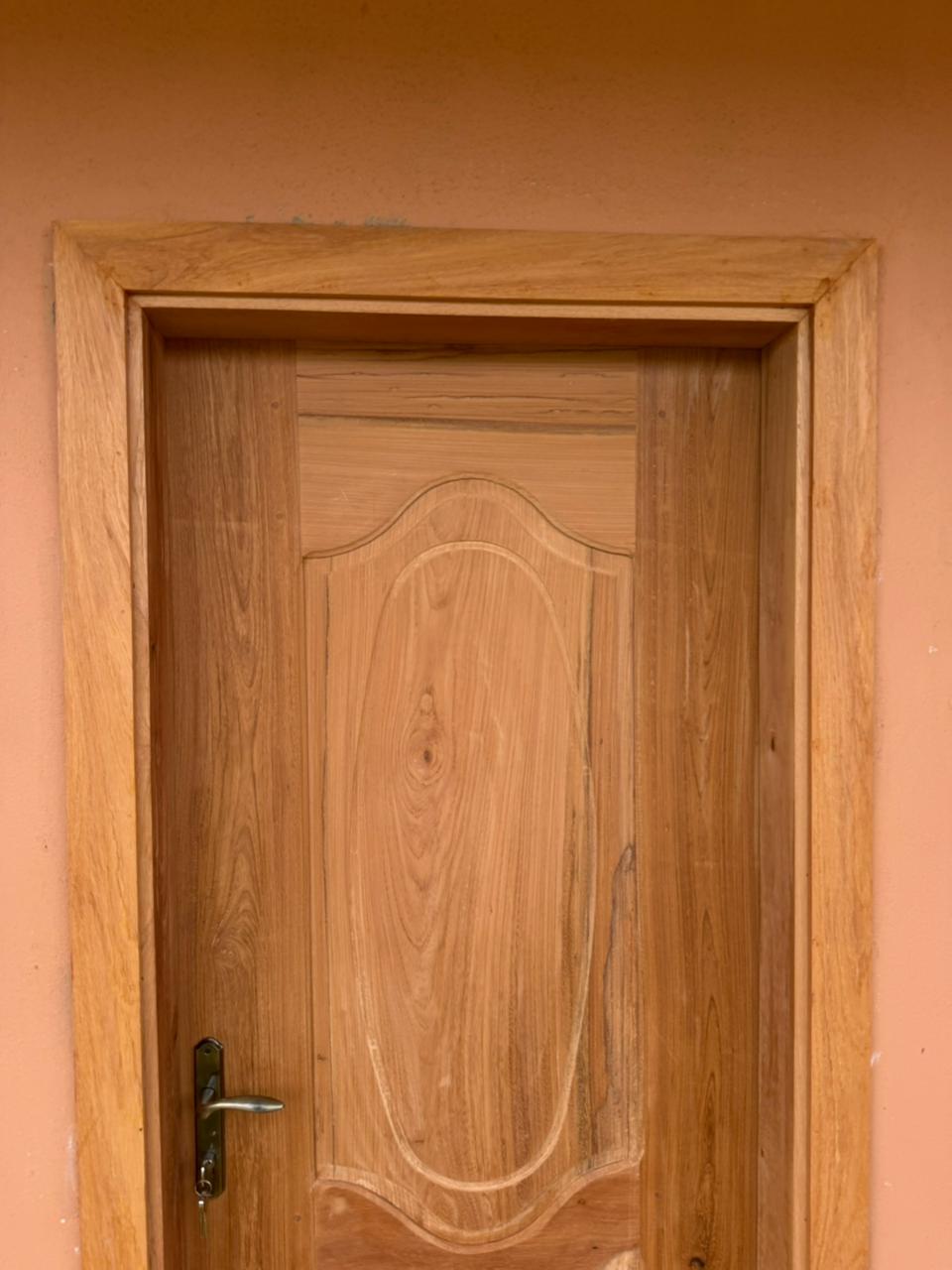 Fornecimento e Montagem de 19 Portas e Aros — 2