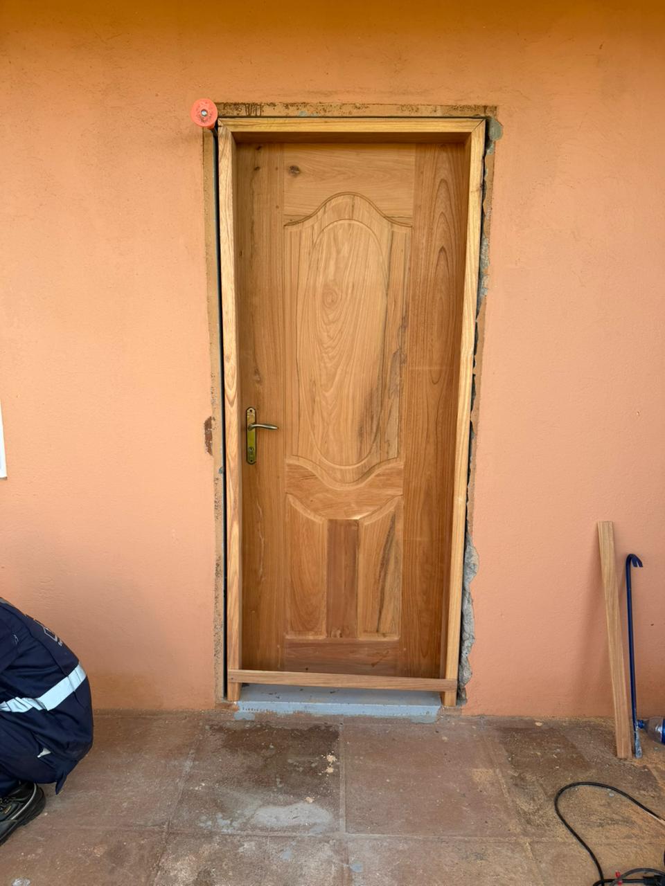 Fornecimento e Montagem de 19 Portas e Aros — 4