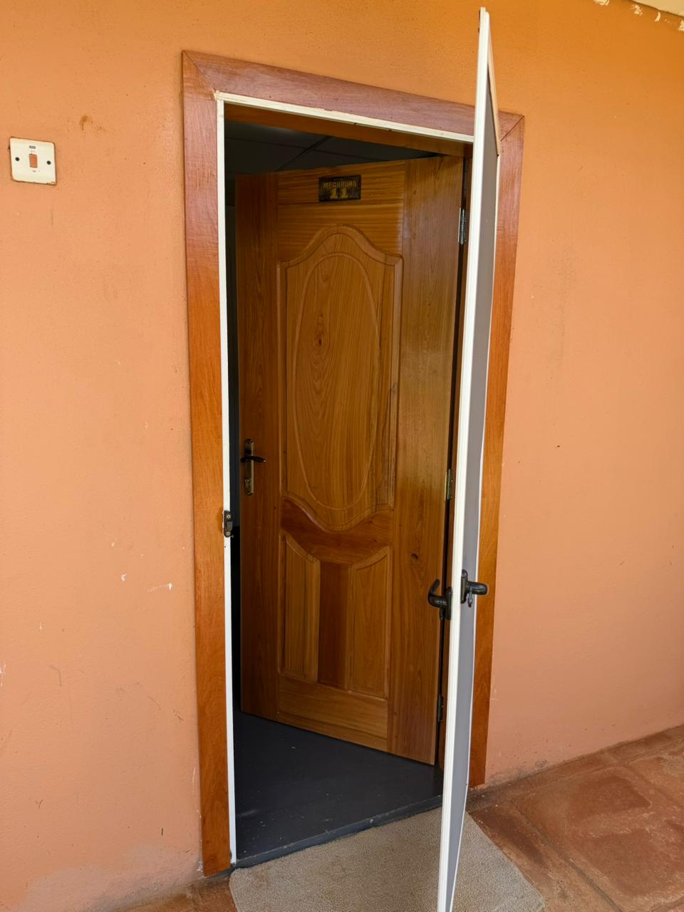 Fornecimento e Montagem de 19 Portas e Aros — 8