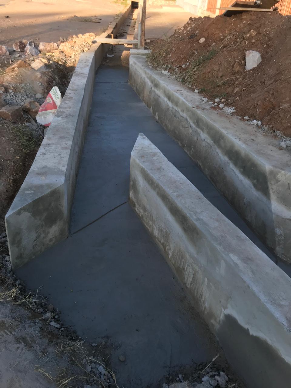 Construção de Valas e Assentamento de Lancis — 2