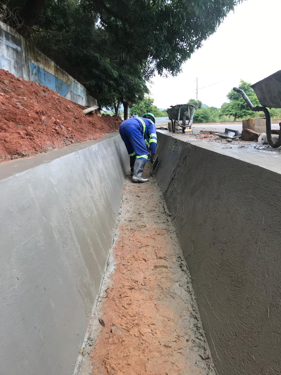 Construção de Valas e Assentamento de Lancis — 4